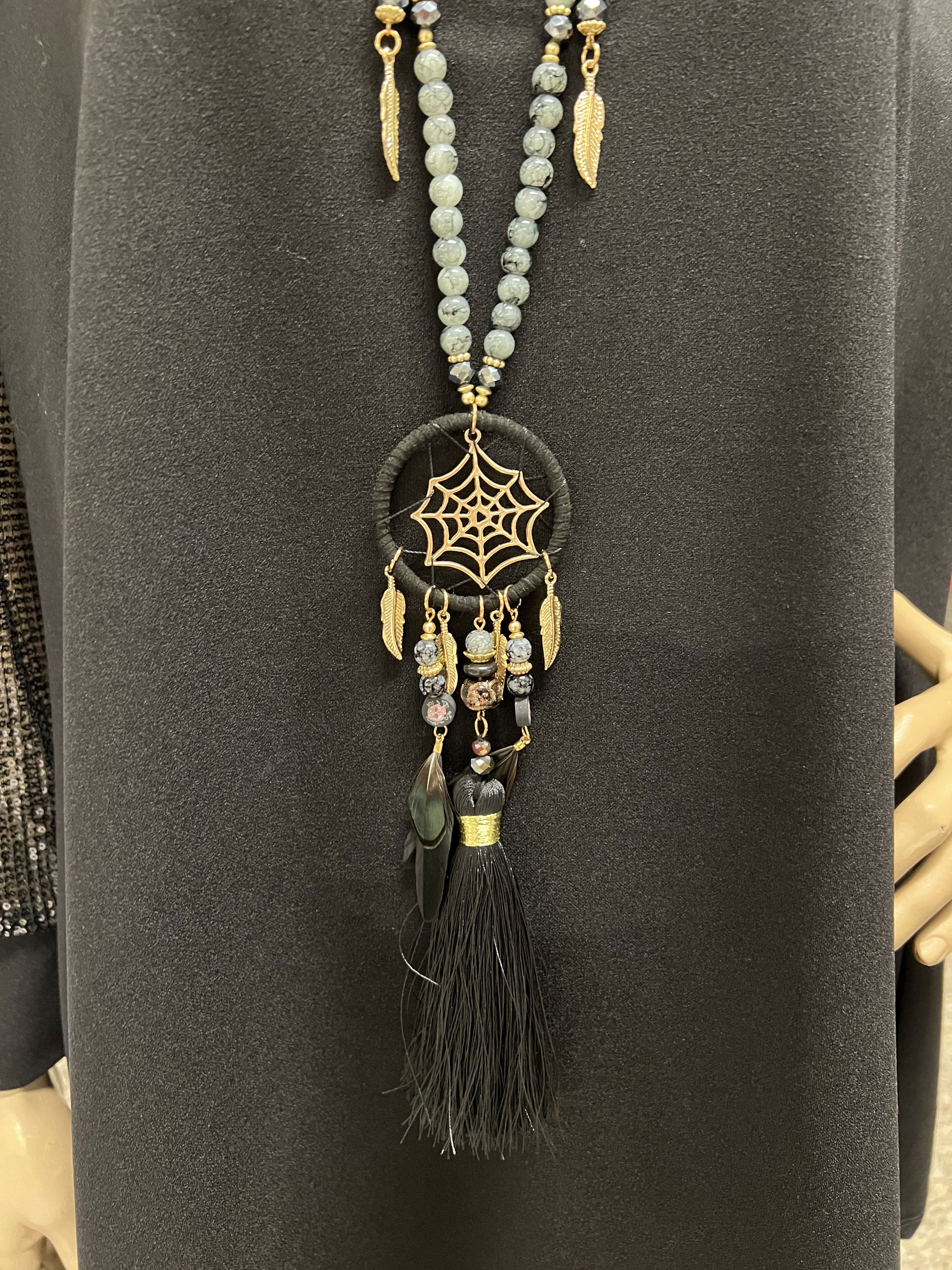 Enrica - Perlehalskæde med smukke perler og guld vedhæng